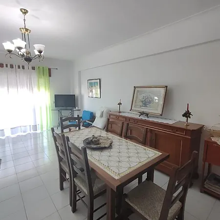 Downtown 3 Bedrooms Balcony Flat * Λάγος