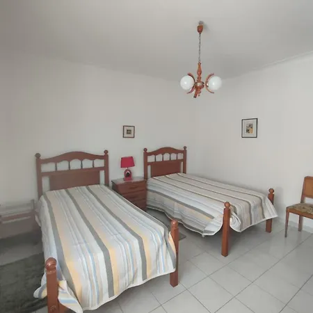 Downtown 3 Bedrooms Balcony Flat * Λάγος