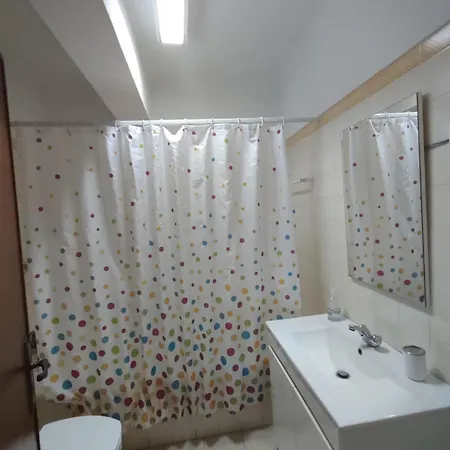 Downtown 3 Bedrooms Balcony Flat * Λάγος